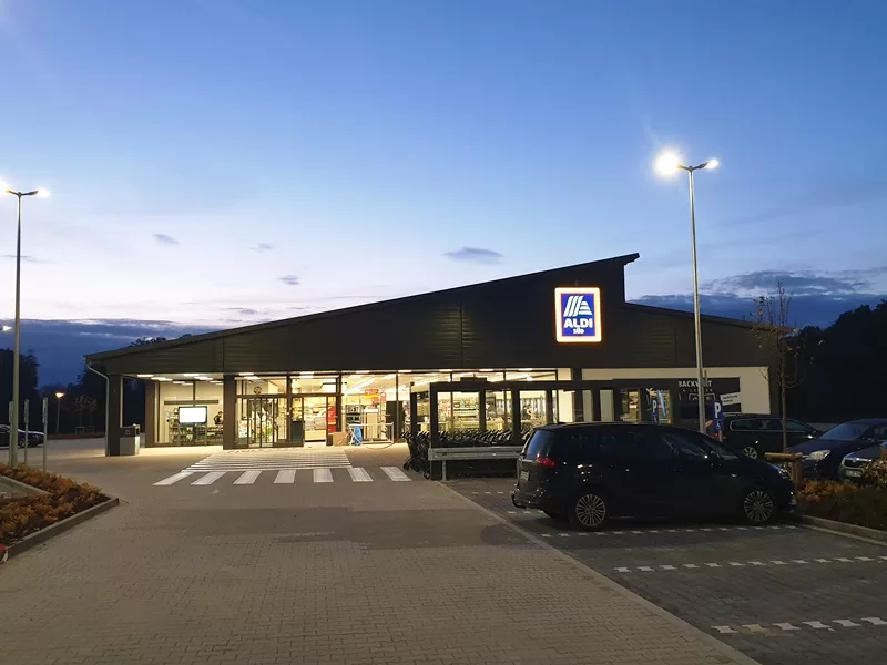 Ganz zivil: ALDI eröffnet in ehemaliger Kaserne.
