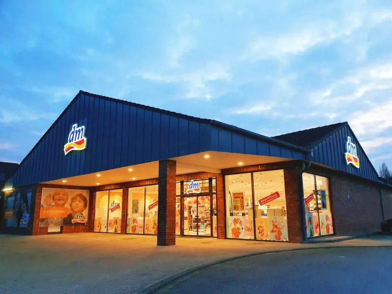 Handel ist Wandel: Drogeriemarkt DM eröffnet in Rheinberg.